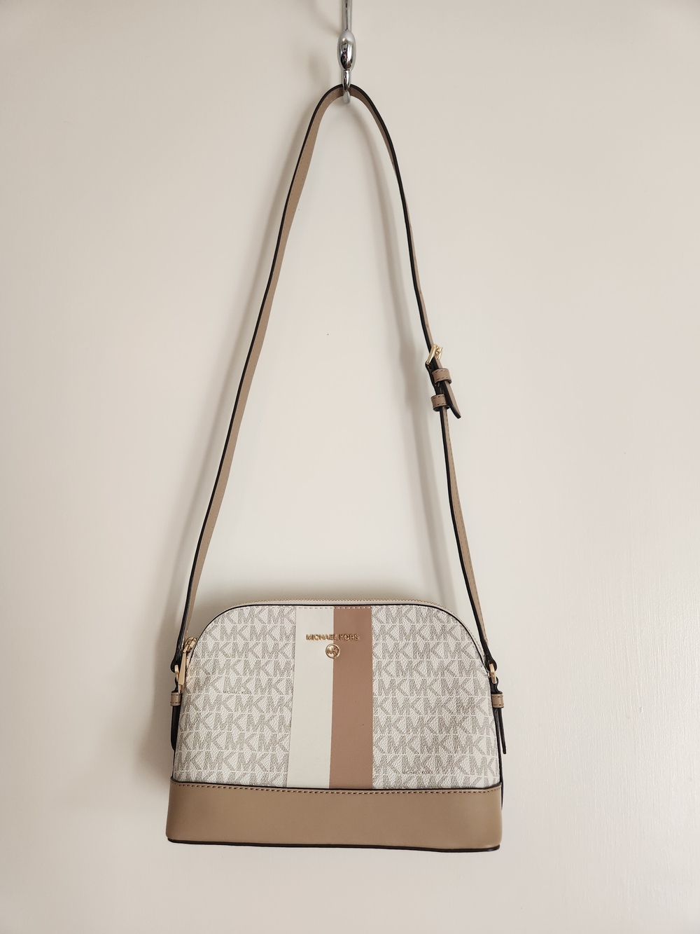 Michael Kors Jet Set Signature Logo Dome Crossbody Bag in Vanilla/Tan